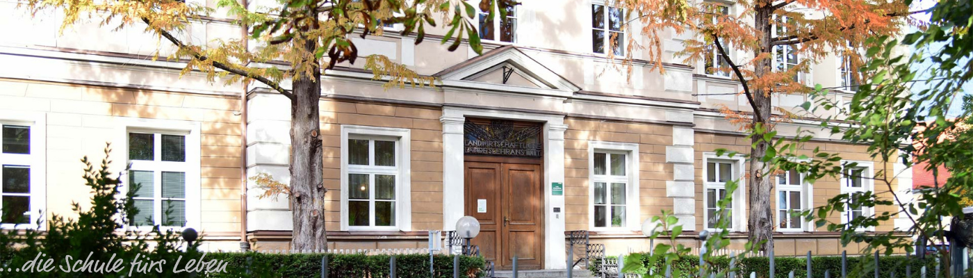 © LLA Imst Eingangsbereich FSL-LLA